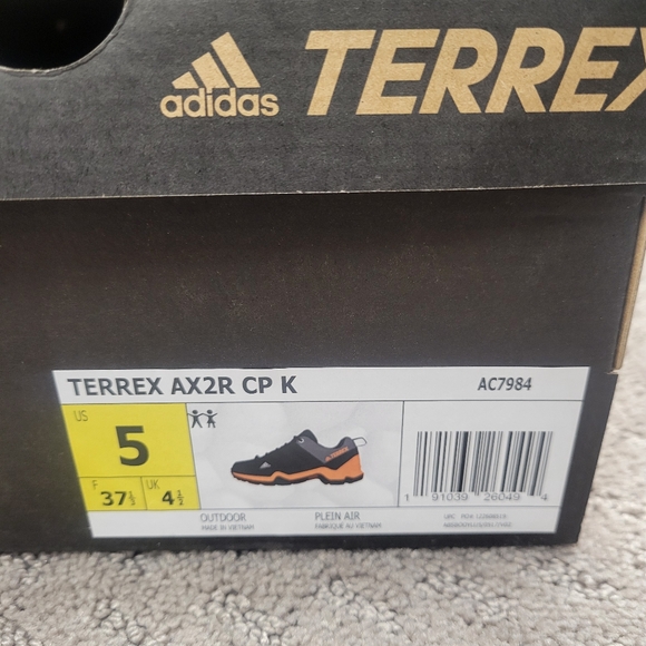 Adidas terrex waterproof shoes size 5 kids - Picture 1 of 3